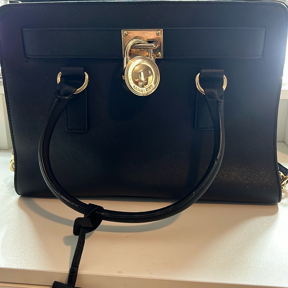 MICHAEL Michael Kors leather  Bag used but still in excellent condition